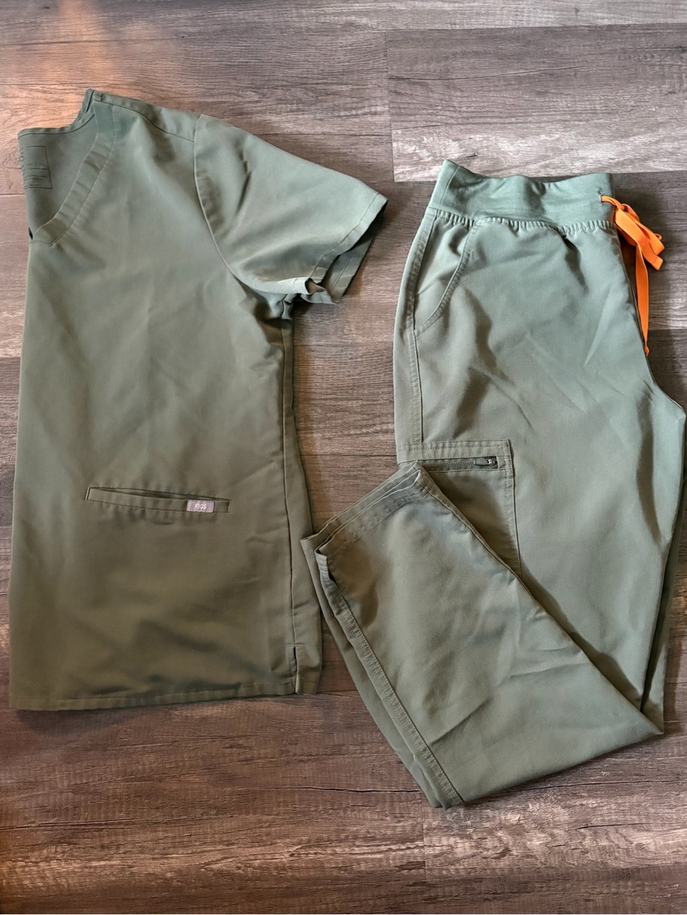 FIGS Olive Green Casma V-Neck Top XL & HW Yola Cargo Pants L Scrub Set